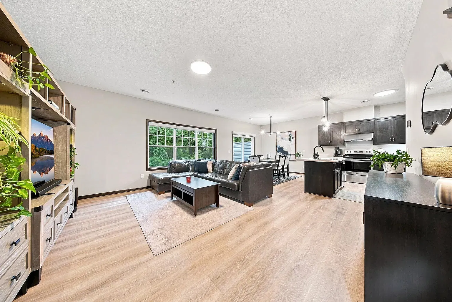 3 bed, 2.5 bath, 2103 sqft, $2,650 — Photo 4