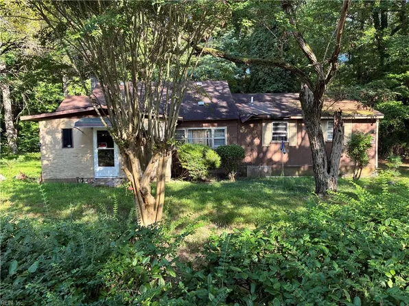 307 Church Rd, Yorktown, VA 23690