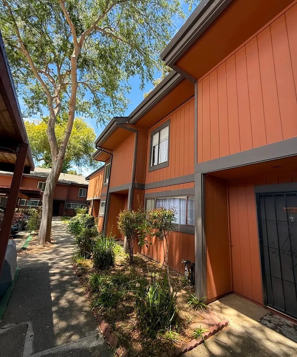 3 bed, 1.5 bath, 1199 sqft, $3,250 — Photo 1