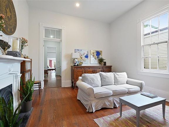 5th image of 3323-25 Burgundy St
