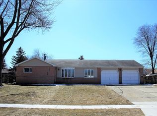 425 Apache Ln, Hoffman Estates, IL 60169