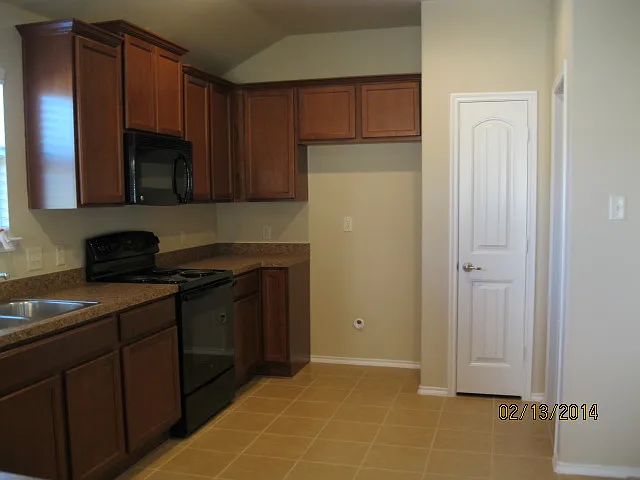 2630 Leslie Ln — Photo 3