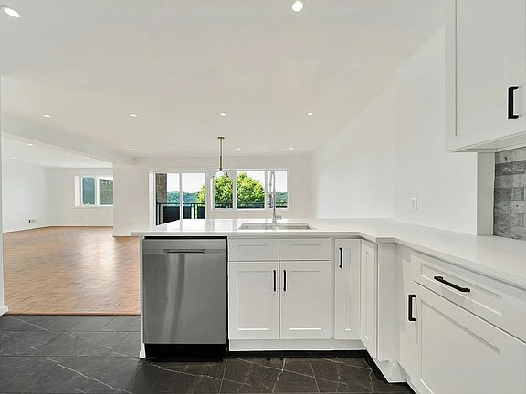 4th image of 9 Chittenden Ave