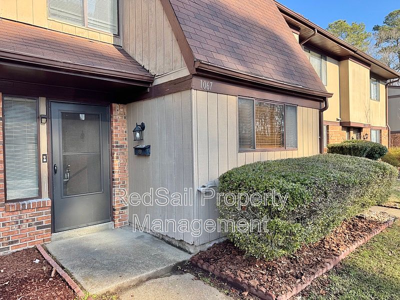 1st image of 1067 Willow Green Dr