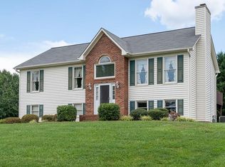 3980 Glenn Knoll Ln, Winston Salem, NC 27107