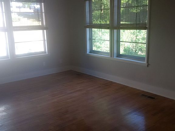 3rd image of 510 W Holly St