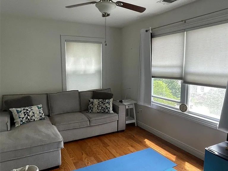 11 Charlotte Pl — Photo 27