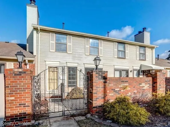 38915 Golfview Dr, Clinton Township, MI 48038