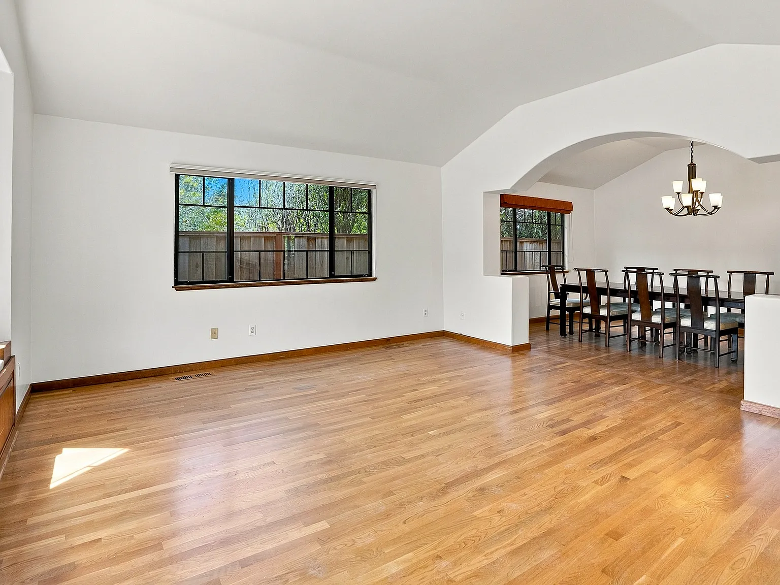 3 bed, 1603 sqft, $6,200 — Photo 2