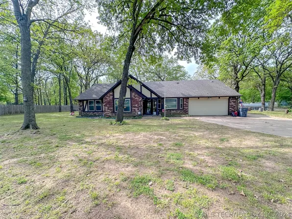 27422 E 4th St S, Catoosa, OK 74015