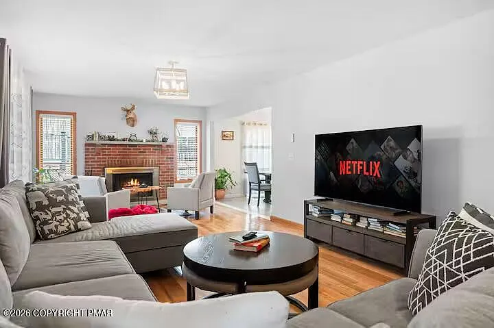 4 bed, 2592 sqft, $2,600 — Photo 3
