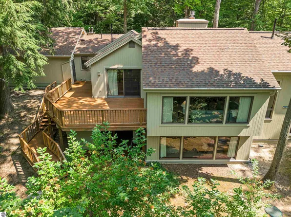 2953 Nawakwa Trl, Traverse City, MI 49686