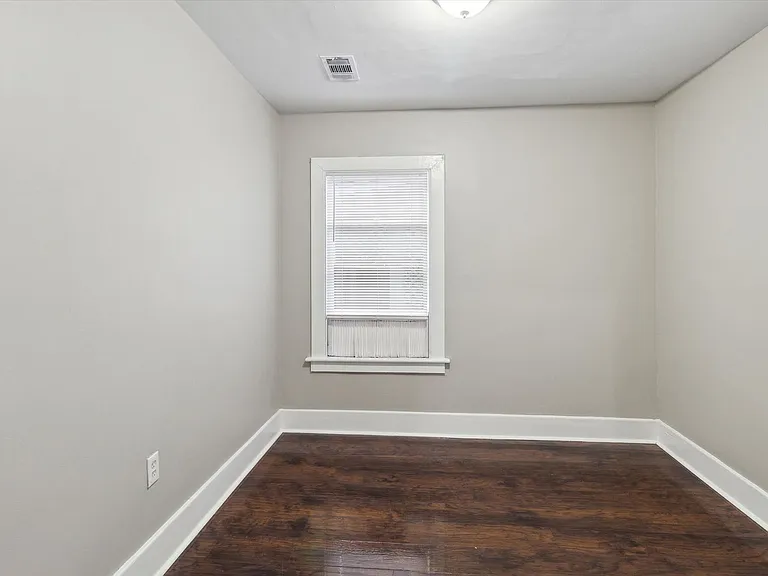 1013 E Seiler Ave — Photo 9