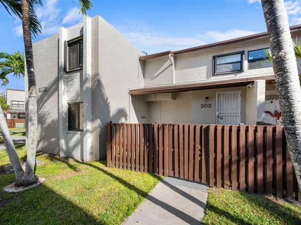 10296 NW 9th Street Cir APT 203, Miami, FL 33172