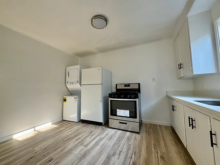 Eat-in Kitchen