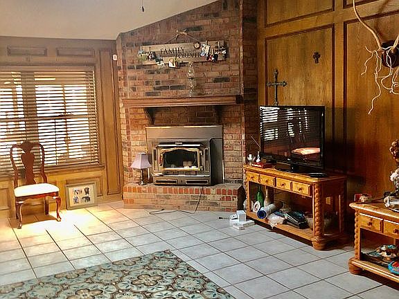Living room/fireplace 
