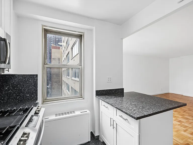 401 E 86th St #12K — Photo 10