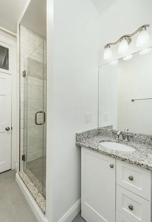 2 bed, 999 sqft, $4,000 — Photo 2