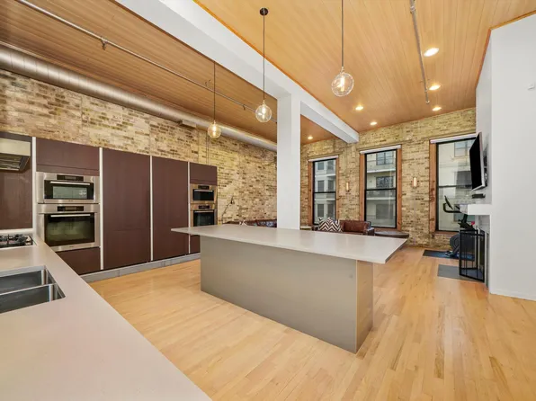 525 N Halsted St Unit 406, Chicago, IL 60642