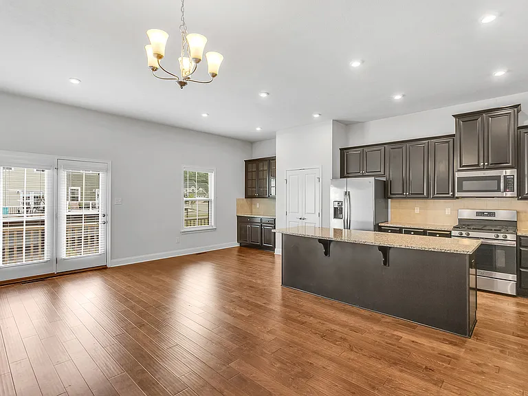 160 Seneca Pl — Photo 11