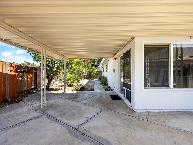 5892 Oak Meadow Dr — Photo 45
