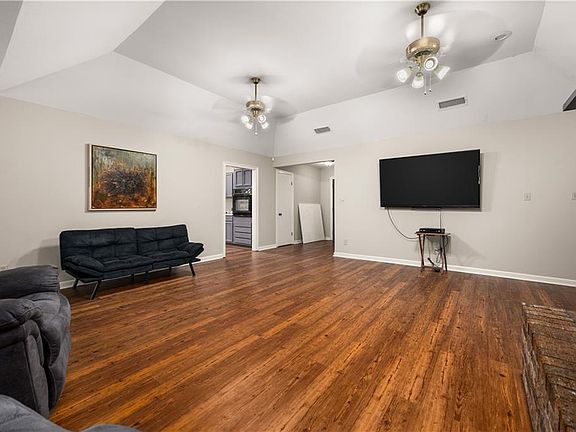 5th image of 255 Mosby Dr