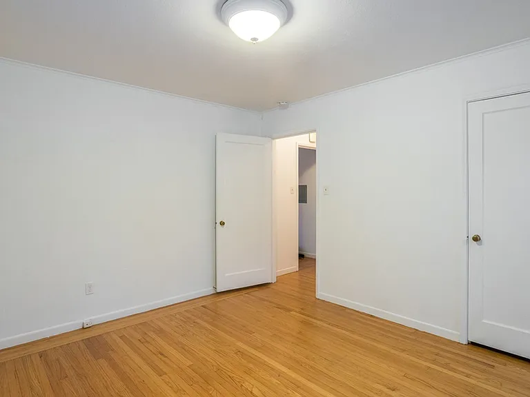1570 Buena Vista Ave #1 — Photo 8