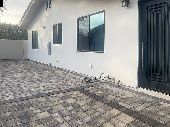 2nd image of 7125 Ventura Canyon Ave