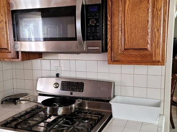 4th image of 1052 W 24th St