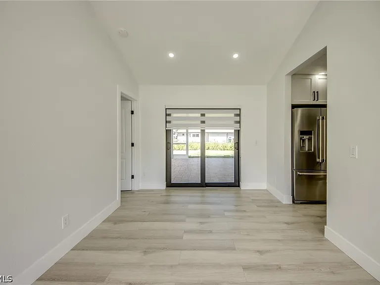 412 NE 17th Pl — Photo 6