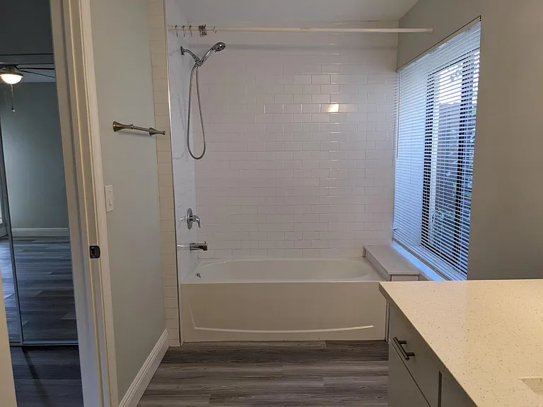 633 Executive Center Dr #L104 — Photo 9