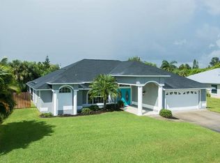 910 Carnation Dr, Sebastian, FL 32958