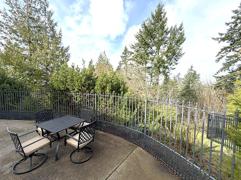 8509 NW Hazeltine St — Photo 36