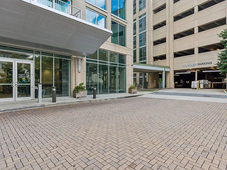 SkyHouse Buckhead — Photo 29