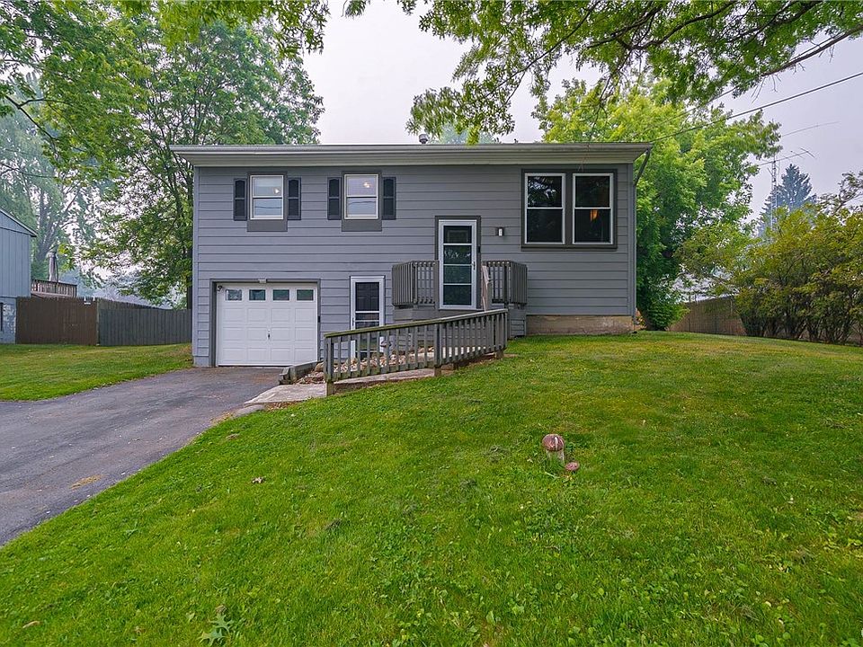 1st image of 105 Daywood Dr