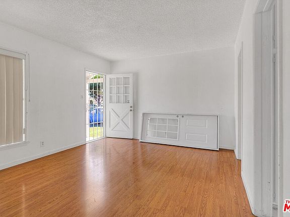 3rd image of 14533 Dartmoor Ave