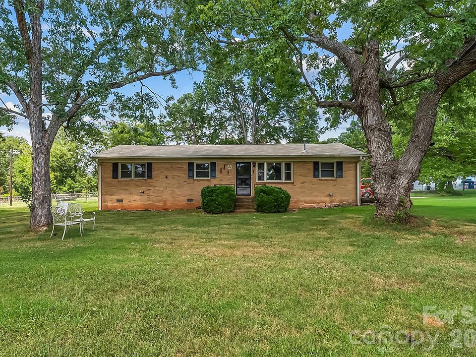 1st image of 315 Windwood Dr