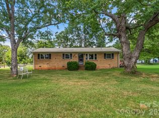 315 Windwood Dr, Bessemer City, NC 28016