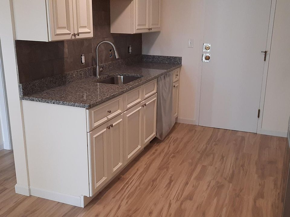 2nd image of 315 Main St