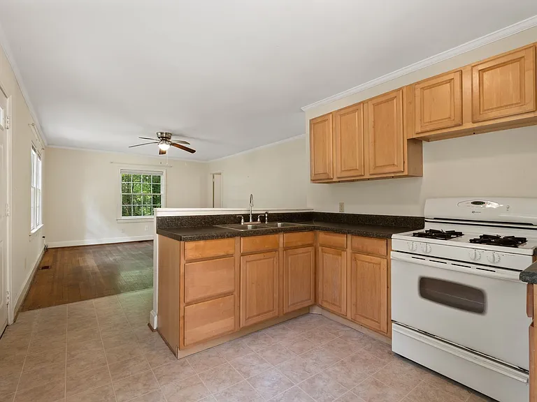 1208 Hillview Rd — Photo 4