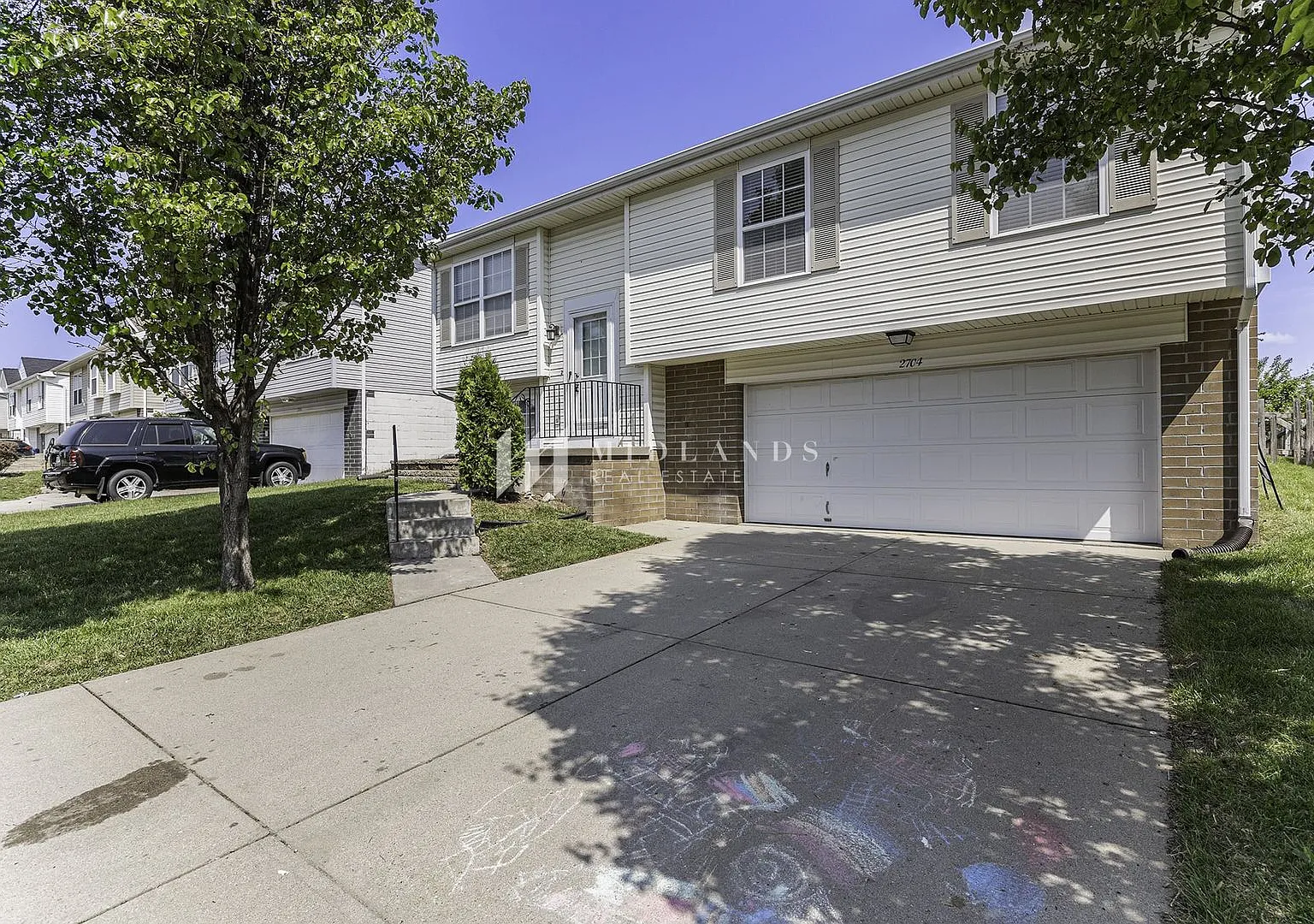Bellevue Split Level — Photo 1