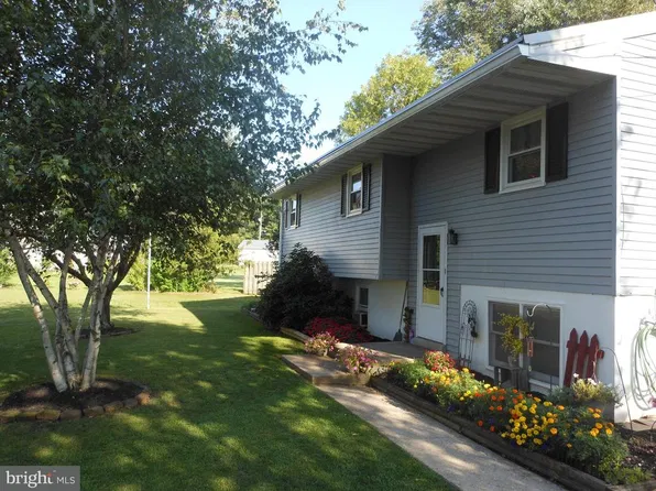 6 Circle Dr, Gettysburg, PA 17325