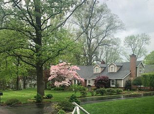 9 Wild Rose Dr, Saint Louis, MO 63124