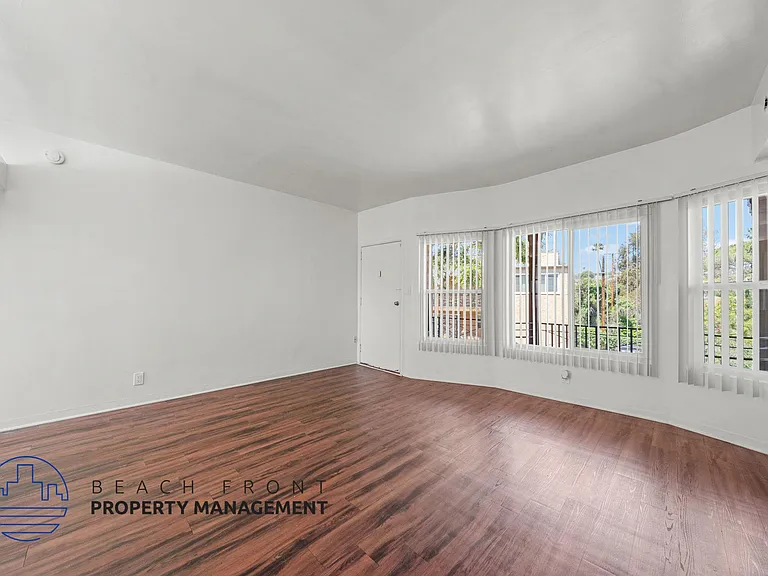 5626-5628 Edgemar Ave — Photo 7