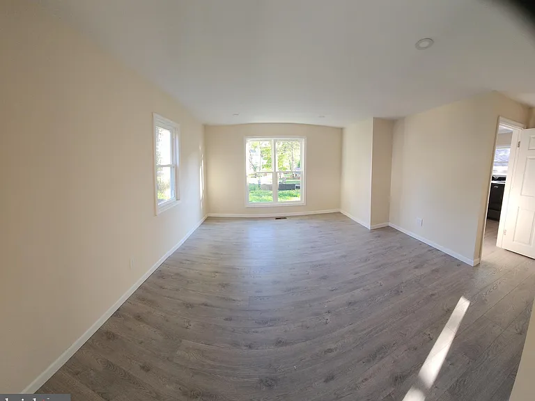 20 Oak Ave — Photo 14