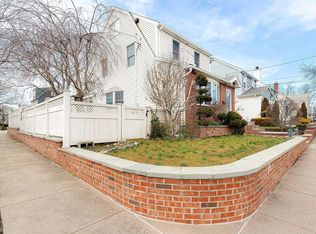 2 Park Pl, Williston Park, NY 11596