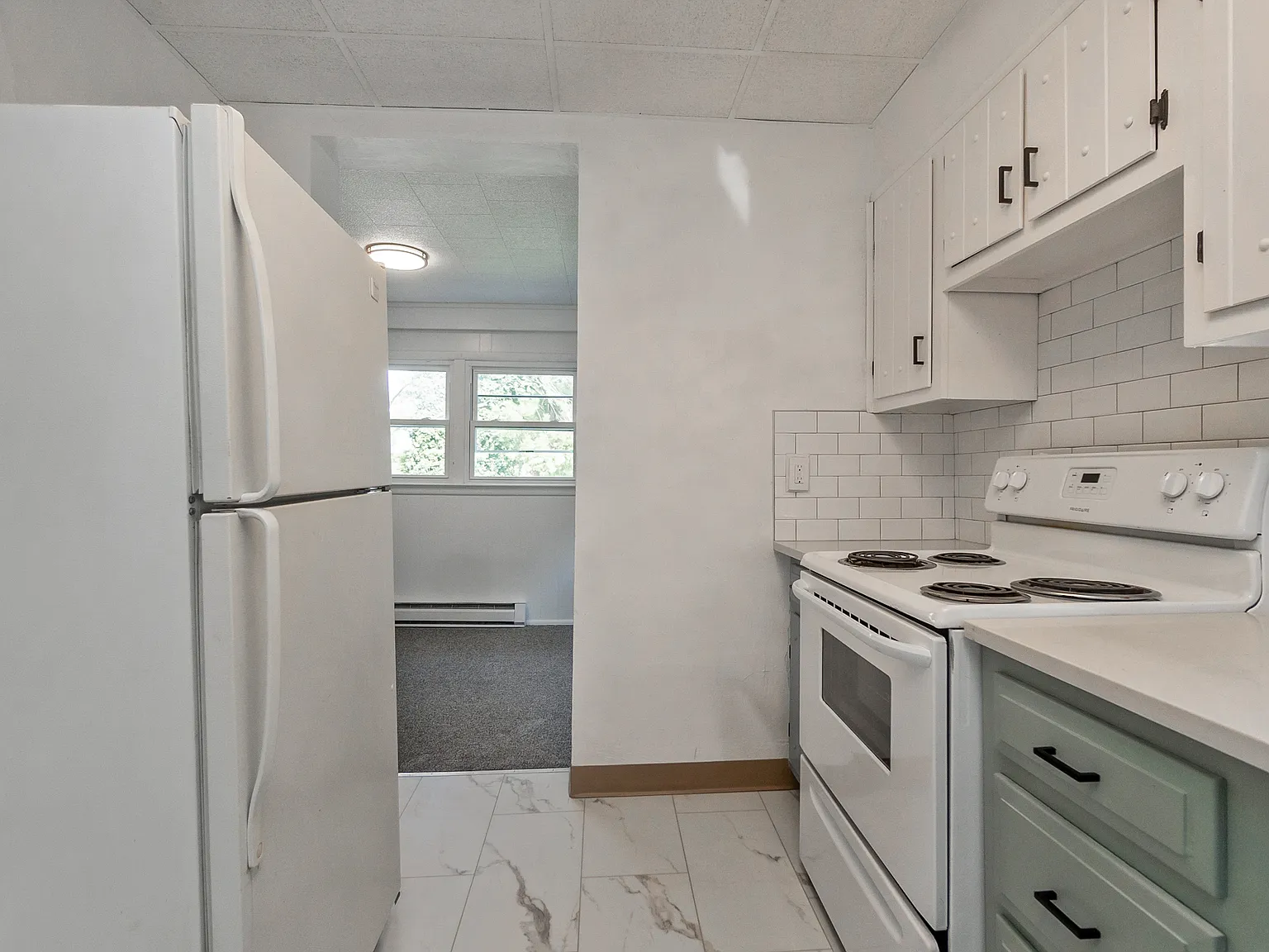 3 bed, 998 sqft, $1,750 — Photo 3