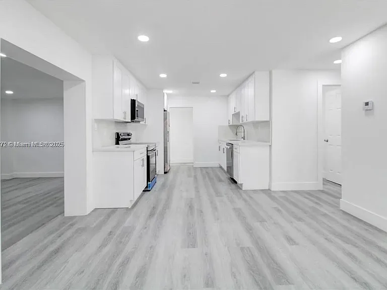 13885 NW 5th Ave #13885 — Photo 8