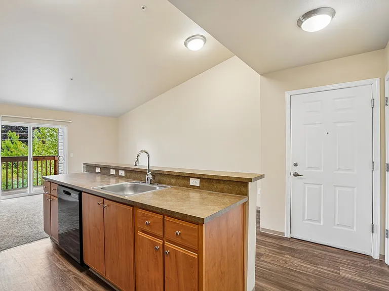 Legacy Oaks Apartments — Photo 10