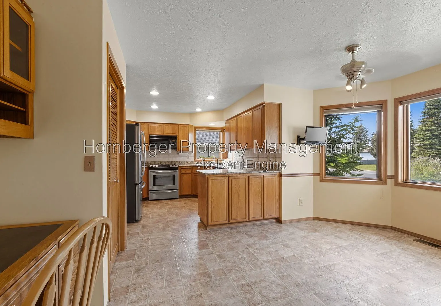 3 bed, 1.5 bath, 2097 sqft, $3,500 — Photo 2